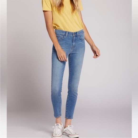 Current Elliott, stiletto jeans denim Soft Size 30
Retail 150.00 - Picture 15 of 16